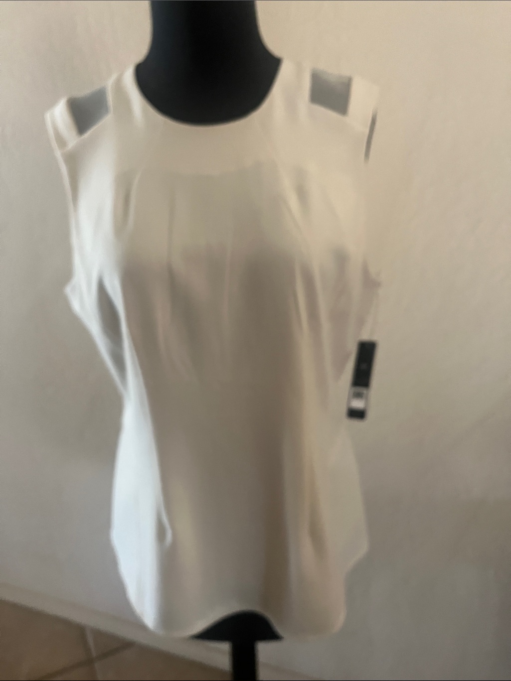 Nic+Zoe White Sleeveless Tank With Shoulder Cutouts